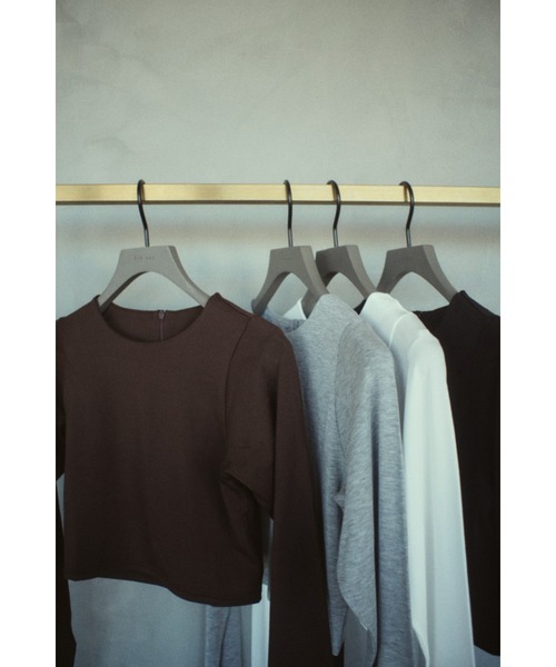 RIM.ARK(リムアーク)の「Cropped tight tops クロップド タイト トップス(Tシャツ/カットソー・レディース・杢グレー/オフホワイト/ブラック/ダークブラウン・FREE)」の5枚目の写真