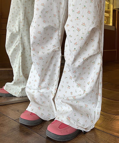 shyam inspiration(シャムインスピレーション)の「小花柄ドロストカーゴパンツ(カーゴパンツ・レディース・ホワイト/イエロー・LARGE/MEDIUM)」の16枚目の写真