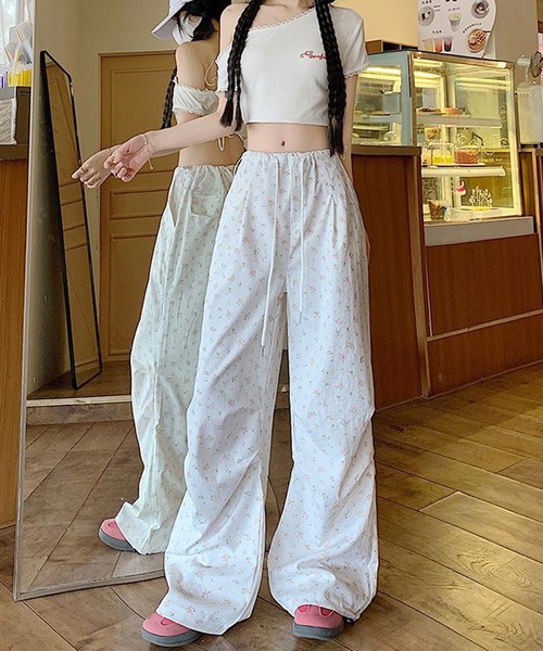 shyam inspiration(シャムインスピレーション)の「小花柄ドロストカーゴパンツ(カーゴパンツ・レディース・ホワイト/イエロー・LARGE/MEDIUM)」の9枚目の写真