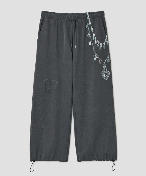 TYPESERVICE（タイプサービス）の「Raw Edge Graphic Sweatpants [Charcoal]（スウェットパンツ・レディース・その他・FREE）」の2枚目の写真