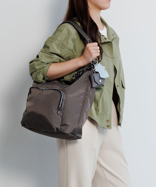 ace.（エース）の「ショルダーバッグ フィカス 21L ace.×HAyU 19104（ショルダーバッグ・レディース・ライトグレー/ブラック/チャコール・FREE）」の20枚目の写真