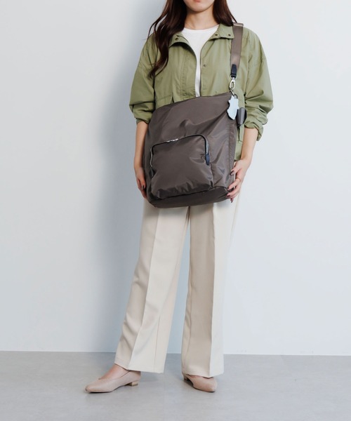 ace.（エース）の「ショルダーバッグ フィカス 21L ace.×HAyU 19104（ショルダーバッグ・レディース・ライトグレー/ブラック/チャコール・FREE）」の21枚目の写真
