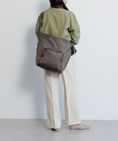 ace.（エース）の「ショルダーバッグ フィカス 21L ace.×HAyU 19104（ショルダーバッグ・レディース・ライトグレー/ブラック/チャコール・FREE）」の22枚目の写真