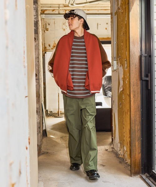 niko and...(ニコアンド)の「ワイドオーバーパンツ(その他パンツ・メンズ・カーキ/グレー/ブラック・MEDIUM/LARGE)」の9枚目の写真