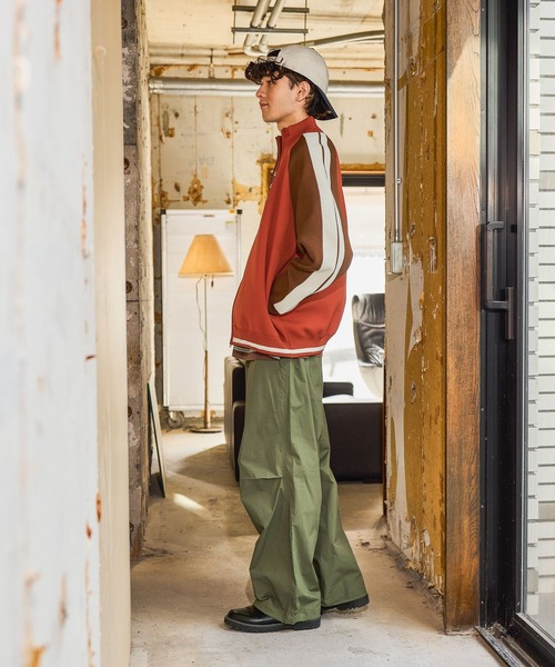 niko and...(ニコアンド)の「ワイドオーバーパンツ(その他パンツ・メンズ・カーキ/グレー/ブラック・MEDIUM/LARGE)」の10枚目の写真