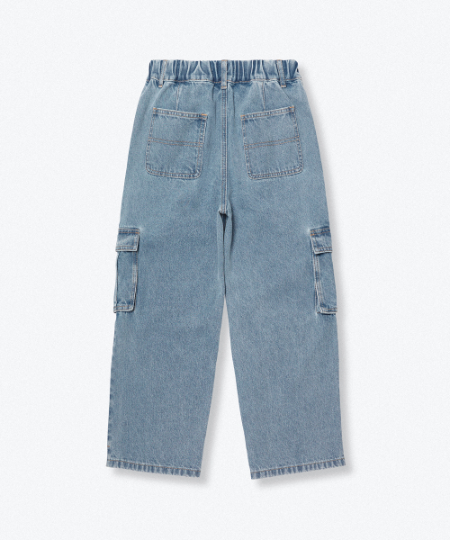 MUSINSA STANDARD KIDS（ムシンサスタンダードキッズ）の「ワイドカーゴバンディングデニムパンツ[ライトインディゴ]（デニムパンツ・レディース・その他・110/120/130/140/150/160）」の4枚目の写真