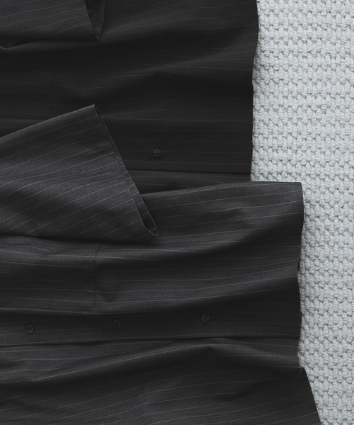 remer(リメール)の「ルーズベーシックシャツ〈ストライプ〉 / loose basic shirt - stripe(シャツ/ブラウス・メンズ・チャコールグレー/グレー・LARGE/X-SMALL/MEDIUM/SMALL)」の7枚目の写真