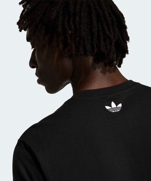 adidas（アディダス）の「アーカイブ ワールドカップ 94 グラフィックTシャツ / アディダスオリジナルス adidas Originals（Tシャツ/カットソー・メンズ・ブラック/ホワイト・MEDIUM/LARGE/X-LARGE/3XL/X-SMALL/SMALL/XX-LARGE）」の9枚目の写真