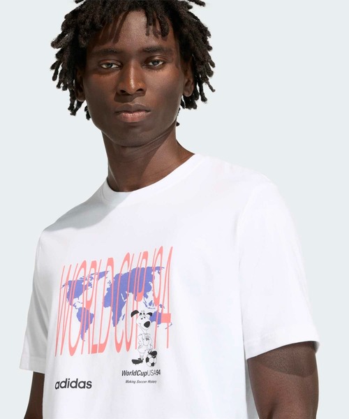 adidas（アディダス）の「アーカイブ ワールドカップ 94 グラフィックTシャツ / アディダスオリジナルス adidas Originals（Tシャツ/カットソー・メンズ・ブラック/ホワイト・MEDIUM/LARGE/X-LARGE/3XL/X-SMALL/SMALL/XX-LARGE）」の6枚目の写真