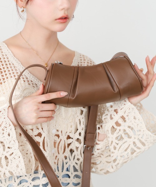 Bab(バブ)の「サークルクロワッサンショルダーバッグ(ショルダーバッグ・レディース・モカ/アイボリー/ブラック・ONESIZE)」の3枚目の写真