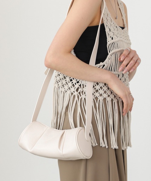 Bab(バブ)の「サークルクロワッサンショルダーバッグ(ショルダーバッグ・レディース・モカ/アイボリー/ブラック・ONESIZE)」の4枚目の写真