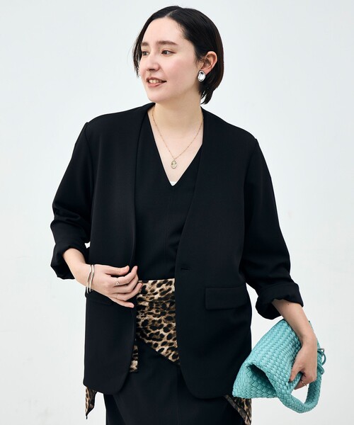 Rie Miller(リエミラー)の「ウォッシャブルノーカラージャケットジョーゼットダンボール(ノーカラージャケット・レディース・ブラック/オフホワイト・38)」の1枚目の写真