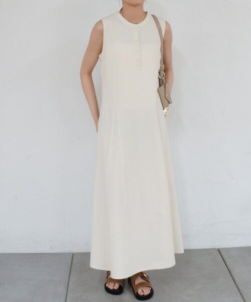 LOUNGEDRESS(ラウンジドレス)の「前後2wayヘンリーフレアカットワンピース(ワンピース・レディース・チャコールグレー/アイボリー・FREE)」の1枚目の写真