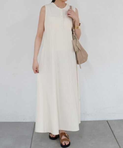 LOUNGEDRESS(ラウンジドレス)の「前後2wayヘンリーフレアカットワンピース(ワンピース・レディース・チャコールグレー/アイボリー・FREE)」の3枚目の写真