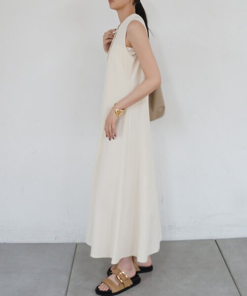 LOUNGEDRESS(ラウンジドレス)の「前後2wayヘンリーフレアカットワンピース(ワンピース・レディース・チャコールグレー/アイボリー・FREE)」の4枚目の写真