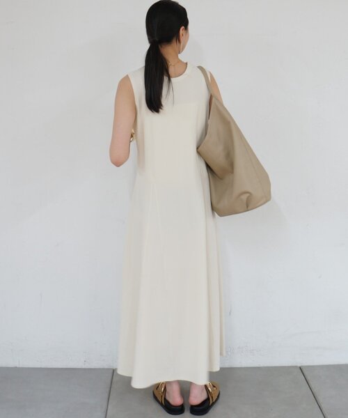 LOUNGEDRESS(ラウンジドレス)の「前後2wayヘンリーフレアカットワンピース(ワンピース・レディース・チャコールグレー/アイボリー・FREE)」の5枚目の写真