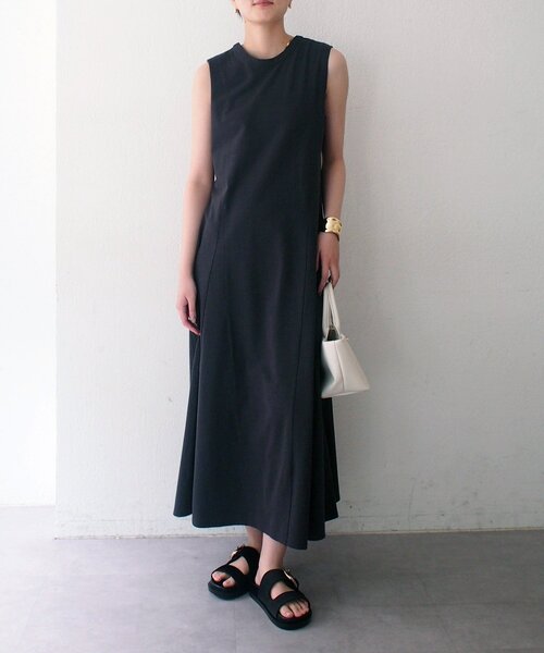 LOUNGEDRESS(ラウンジドレス)の「前後2wayヘンリーフレアカットワンピース(ワンピース・レディース・チャコールグレー/アイボリー・FREE)」の16枚目の写真