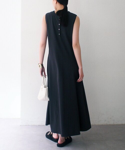 LOUNGEDRESS(ラウンジドレス)の「前後2wayヘンリーフレアカットワンピース(ワンピース・レディース・チャコールグレー/アイボリー・FREE)」の18枚目の写真