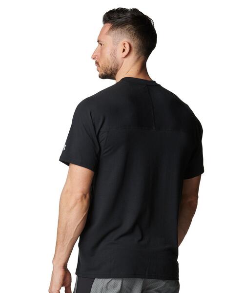 UNDER ARMOUR(アンダーアーマー)の「UAモチベート ソフト ショートスリーブ Tシャツ(トレーニング/メンズ)(Tシャツ/カットソー・メンズ・ブラック・S/M/L/XL/3XL/2XL)」の2枚目の写真