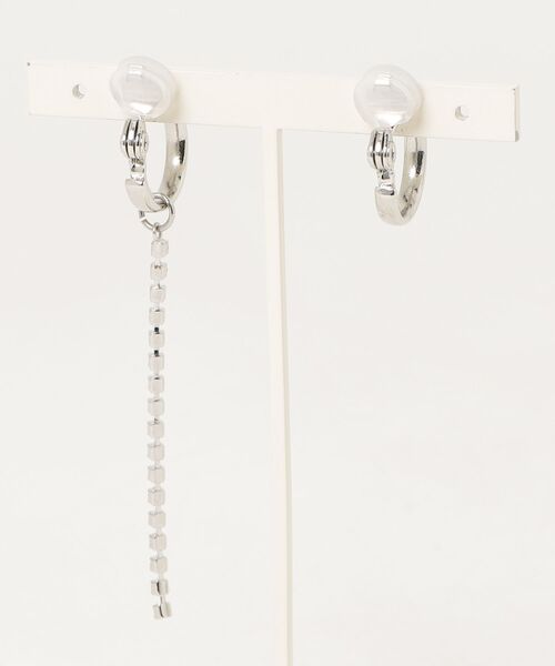 FUNALIVE(ファンアライブ)の「【ROOM.THE.ROOM】Metal circle small hoop earrings イヤリング(イヤリング・レディース・シルバー・FREE)」の4枚目の写真