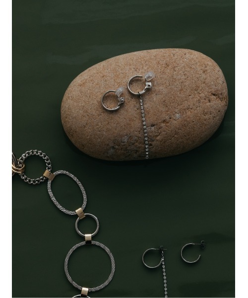 FUNALIVE(ファンアライブ)の「【ROOM.THE.ROOM】Metal circle small hoop earrings イヤリング(イヤリング・レディース・シルバー・FREE)」の2枚目の写真
