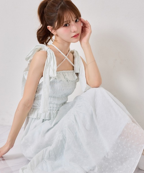 one after another NICE CLAUP(ワンアフターアナザーナイスクラップ)の「肩リボンティアードキャミワンピース(ワンピース・レディース・サックスブルー/オフホワイト/チェック/ミント・MEDIUM/SMALL)」の3枚目の写真