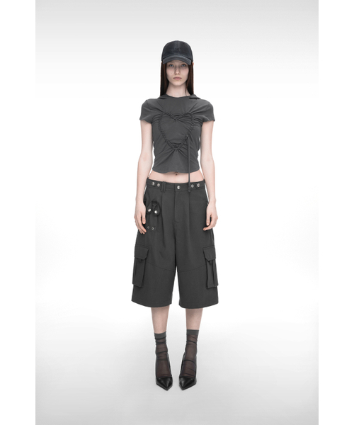 NACHE(ナチェ)の「WIDE CARGO HALF PANTS (UNISEX) CHARCOAL(その他パンツ・レディース・その他・0/1/2)」の2枚目の写真