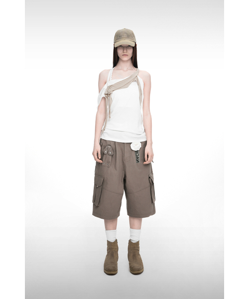 NACHE(ナチェ)の「WIDE CARGO HALF PANTS (UNISEX) CHARCOAL(その他パンツ・レディース・その他・0/1/2)」の6枚目の写真