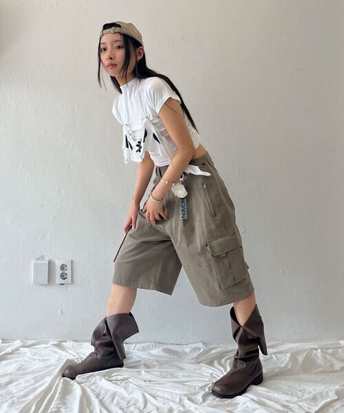 NACHE(ナチェ)の「WIDE CARGO HALF PANTS (UNISEX) CHARCOAL(その他パンツ・レディース・その他・0/1/2)」の9枚目の写真