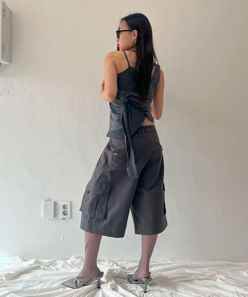 NACHE(ナチェ)の「WIDE CARGO HALF PANTS (UNISEX) CHARCOAL(その他パンツ・レディース・その他・0/1/2)」の10枚目の写真