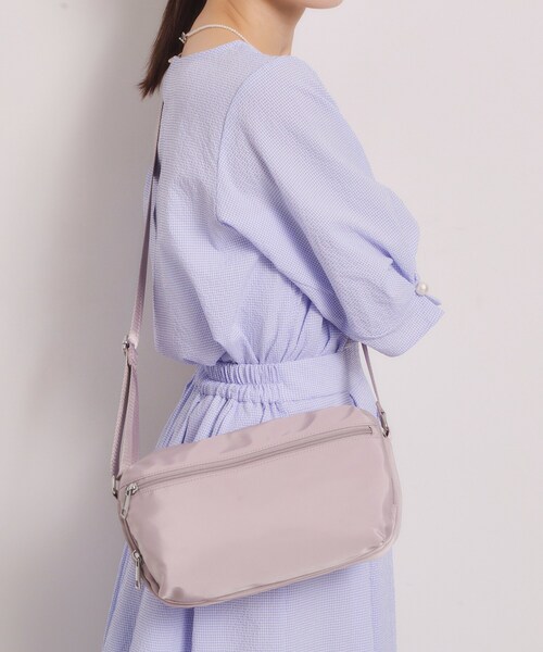 ITS'DEMO（イッツデモ）の「【8ポケット】裏地ストライプショルダー（ショルダーバッグ・レディース・ベビーピンク/ナチュラル/チャコールグレー/ブラック・00）」の4枚目の写真