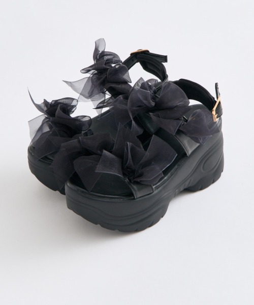 OLIVE des OLIVE（オリーブデオリーブ）の「メニーリボン厚底スポサン（サンダル・レディース・オフホワイト/ブラック・X-LARGE/SMALL/LARGE/MEDIUM）」の2枚目の写真