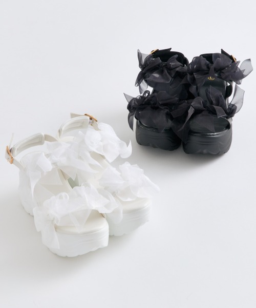 OLIVE des OLIVE（オリーブデオリーブ）の「メニーリボン厚底スポサン（サンダル・レディース・オフホワイト/ブラック・X-LARGE/SMALL/LARGE/MEDIUM）」の3枚目の写真