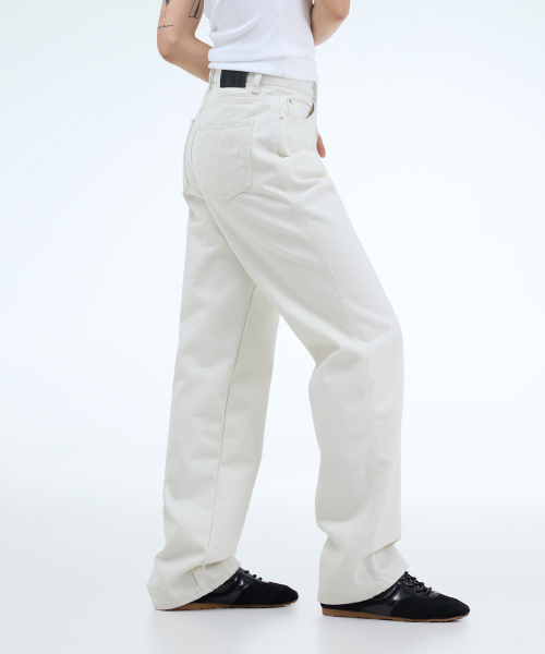 PORTERNA(ポルテナ)の「ESSENTIAL SEMI WIDE JEANS-IVORY(デニムパンツ・レディース・アイボリー・SMALL/MEDIUM)」の4枚目の写真