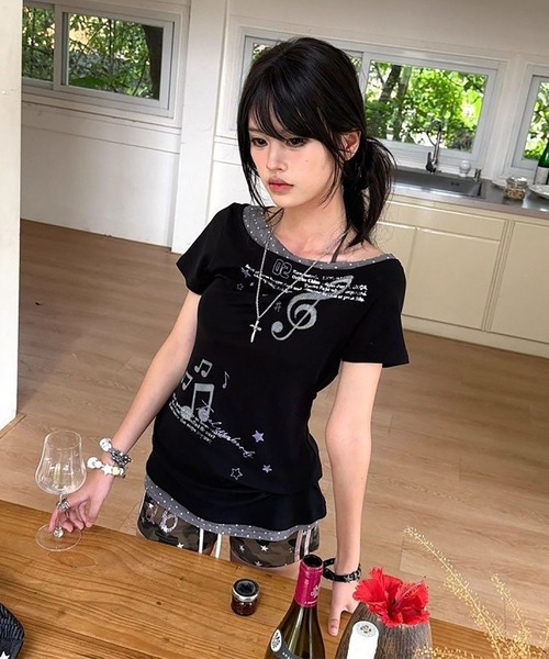 Girly Doll(ガーリードール)の「レイヤードデザイングラフィックTシャツ(Tシャツ/カットソー・レディース・ブラック・S/M/L)」の4枚目の写真