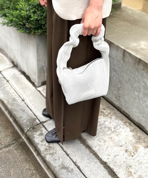 LASTFRAME（ラストフレーム）の「【LASTFRAME/ラストフレーム】クシュクシュバッグ KASANE KUSHU KUSHU BAG L26204（ハンドバッグ・レディース・ピンク系その他2/ブラック/オフホワイト・FREE）」の4枚目の写真