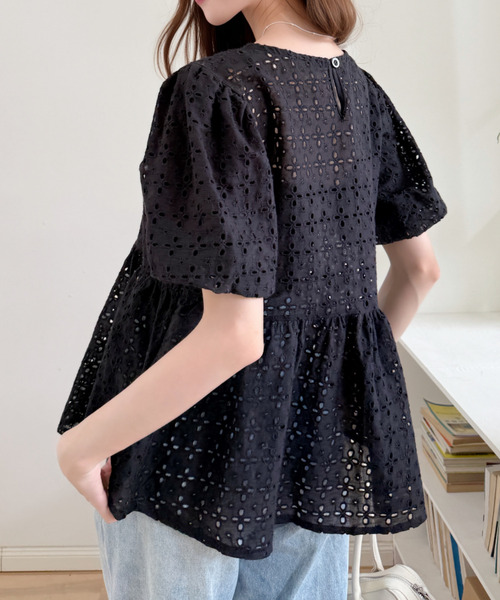 Ada.(エイダ)の「アイレット 刺繍 パフスリーブ ペプラム ブラウス(シャツ/ブラウス・レディース・ブラック/ホワイト・FREE)」の11枚目の写真