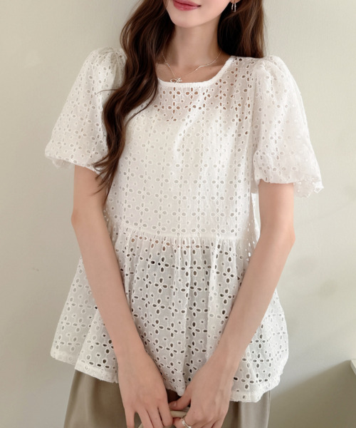 Ada.(エイダ)の「アイレット 刺繍 パフスリーブ ペプラム ブラウス(シャツ/ブラウス・レディース・ブラック/ホワイト・FREE)」の7枚目の写真