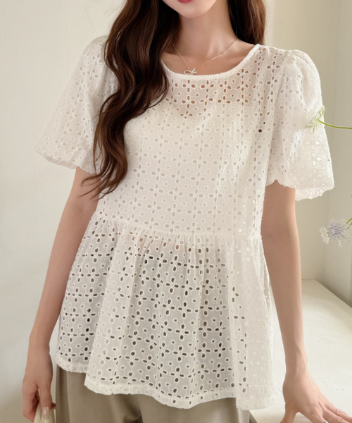 Ada.(エイダ)の「アイレット 刺繍 パフスリーブ ペプラム ブラウス(シャツ/ブラウス・レディース・ブラック/ホワイト・FREE)」の4枚目の写真