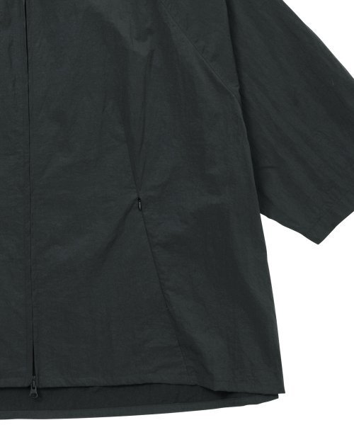 AJOBYAJO（アジョバイアジョ）の「Nylon Cape Shirt [CHARCOAL]（シャツ/ブラウス・レディース・その他・LARGE/X-LARGE）」の6枚目の写真