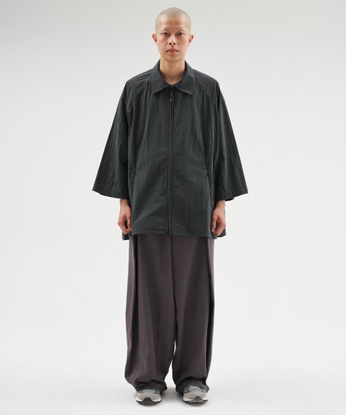 AJOBYAJO（アジョバイアジョ）の「Nylon Cape Shirt [CHARCOAL]（シャツ/ブラウス・レディース・その他・LARGE/X-LARGE）」の9枚目の写真