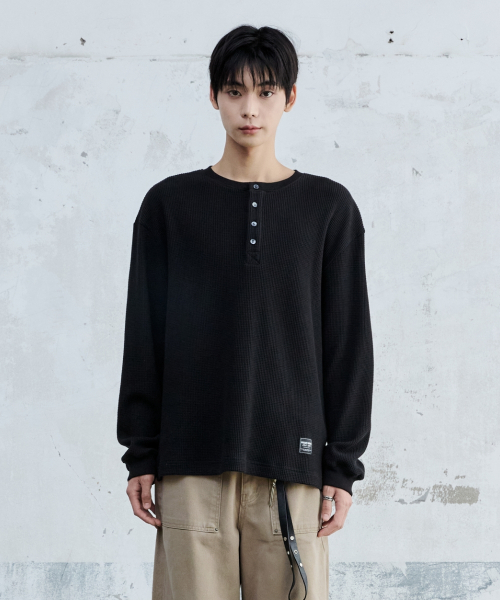 MAISON MINED(メゾンミネド)の「BASIC WAFFLE HENLEY NECK BLACK(Tシャツ/カットソー・メンズ・その他・SMALL/MEDIUM/LARGE)」の6枚目の写真