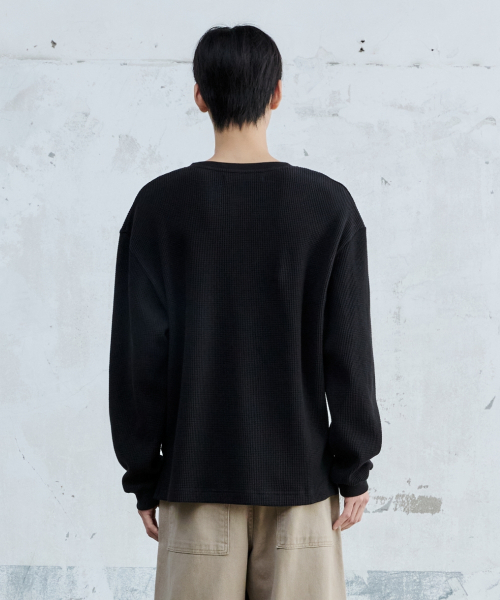 MAISON MINED(メゾンミネド)の「BASIC WAFFLE HENLEY NECK BLACK(Tシャツ/カットソー・メンズ・その他・SMALL/MEDIUM/LARGE)」の7枚目の写真