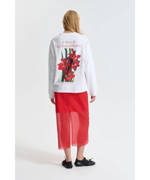 CECILIE BAHNSEN(セシリー バンセン)の「LONG SLEEVE T-SHIRT-TEN YEARS OF BEAUTY(Tシャツ/カットソー・レディース・レッド・S/M)」の3枚目の写真