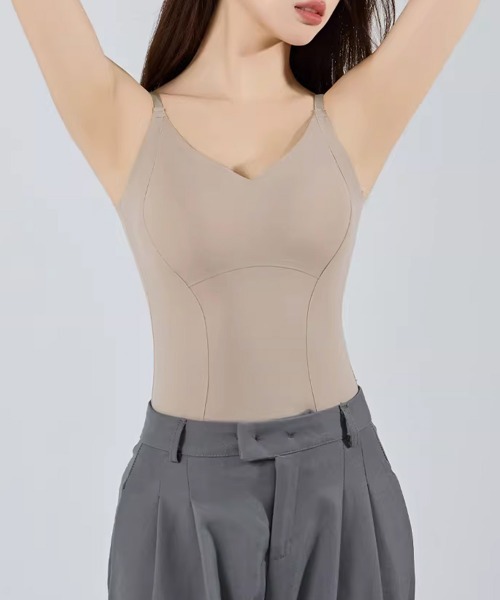 Miniministore(ミニミニストア)の「カップ付きキャミソールUバックブラトップ(キャミソール・レディース・アイボリー/ブラック/ベージュ/モカ・FREE)」の6枚目の写真