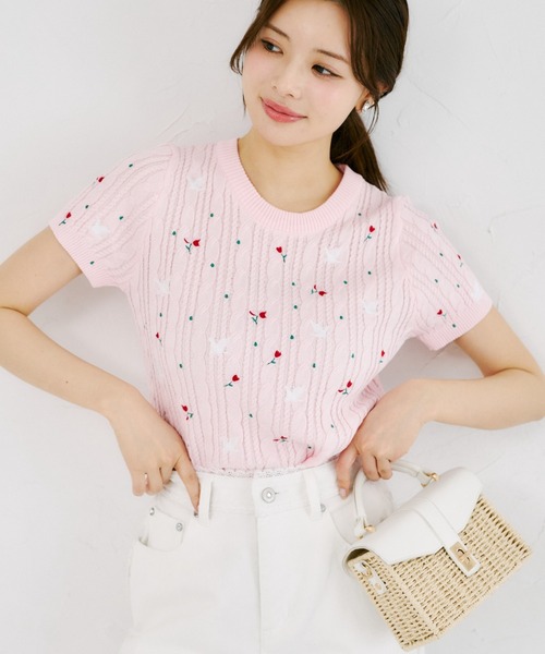 tocco closet(トッコ クローゼット)の「【ZOZO限定】小鳥フラワーエンブロイダリーサマーニットトップス(ニット/セーター・レディース・ピンク/ホワイト・M)」の1枚目の写真