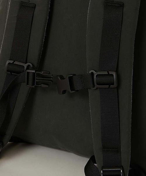 HIGH! STANDARD(ハイスタンダード)の「MT. RAINIER DESIGN × HIGH! STANDARD /ウィンドシェッド デラックスパック(バックパック/リュック・メンズ・ベージュ/カーキ系/オリーブ/チャコール・ONE)」の8枚目の写真