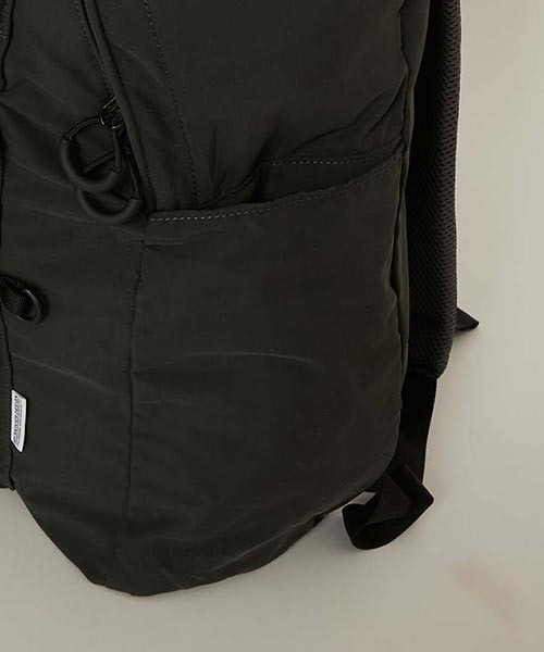 HIGH! STANDARD(ハイスタンダード)の「MT. RAINIER DESIGN × HIGH! STANDARD /ウィンドシェッド デラックスパック(バックパック/リュック・メンズ・ベージュ/カーキ系/オリーブ/チャコール・ONE)」の9枚目の写真