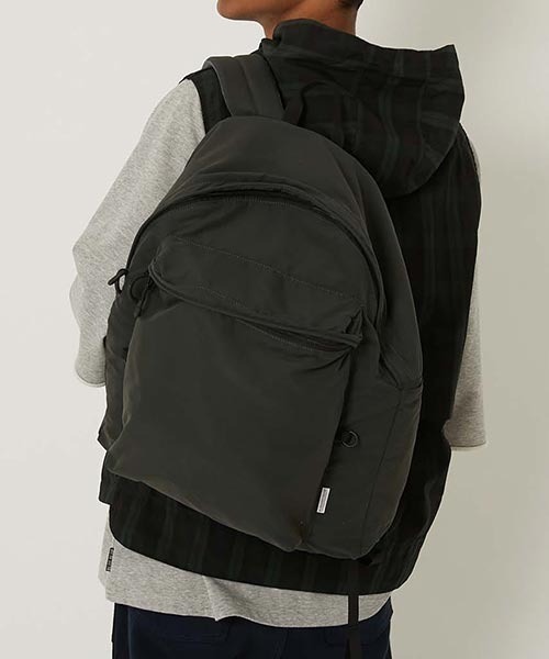 HIGH! STANDARD(ハイスタンダード)の「MT. RAINIER DESIGN × HIGH! STANDARD /ウィンドシェッド デラックスパック(バックパック/リュック・メンズ・ベージュ/カーキ系/オリーブ/チャコール・ONE)」の10枚目の写真