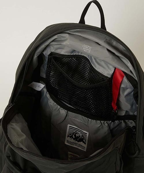 HIGH! STANDARD(ハイスタンダード)の「MT. RAINIER DESIGN × HIGH! STANDARD /ウィンドシェッド デラックスパック(バックパック/リュック・メンズ・ベージュ/カーキ系/オリーブ/チャコール・ONE)」の12枚目の写真